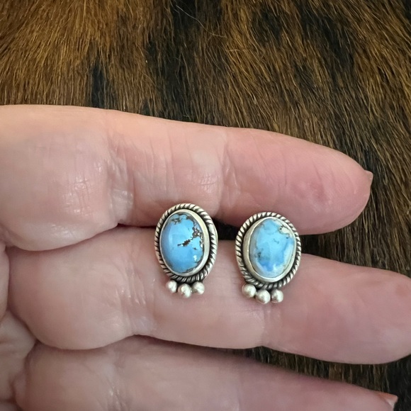 ❤️ Golden Hills Turquoise Navajo Style Matte Sterling Silver Stud Earrings .54”L - Picture 7 of 13
